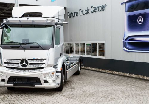 चिप्स अभावका कारण ब्राजिलमा कार्यरत मर्सिडिज बेन्जका कामदारहरूलाई छुट्टी