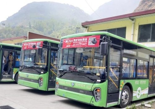 चीनबाट तातोपानी नाकामा भित्रिन थाले साझाका विद्युतीय बस