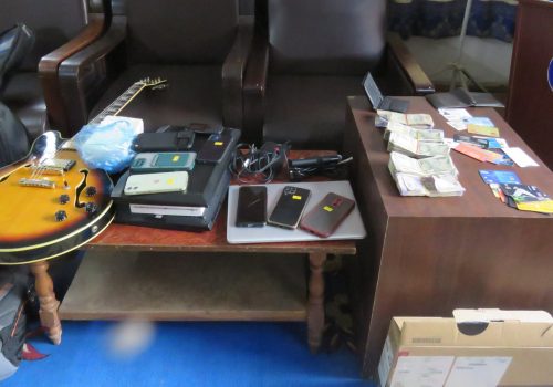 सामान कुरियर गर्न लगाई अनलाईन मार्फत ठगी गरेको अभियोगमा चार जना पक्राउ