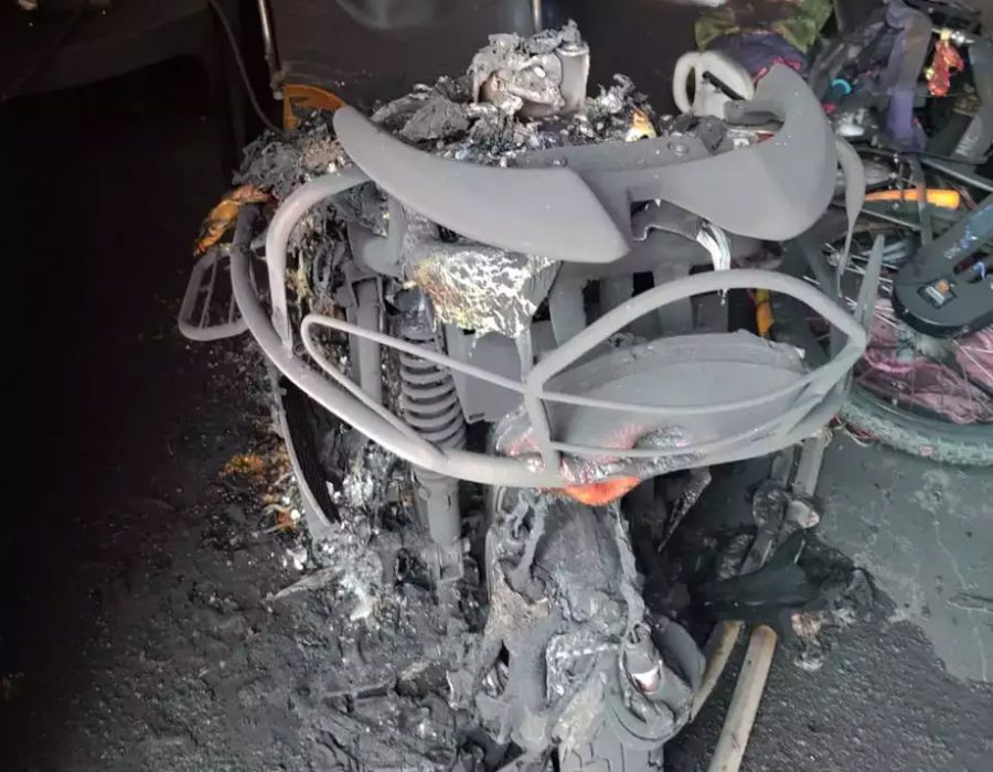 जलेर खरानी भयो हिरोको इलेक्ट्रिक स्कुटर, पग्लियो पुरै स्कुटर बडी