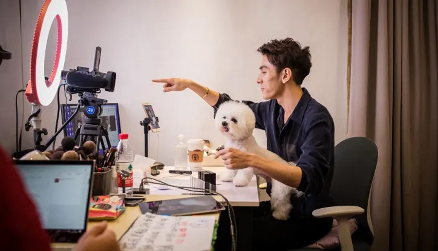 चीनले नाबालिगहरूलाई राति १० बजेपछि लाइभ स्ट्रिमरहरू छान्न प्रतिबन्ध लगाउने