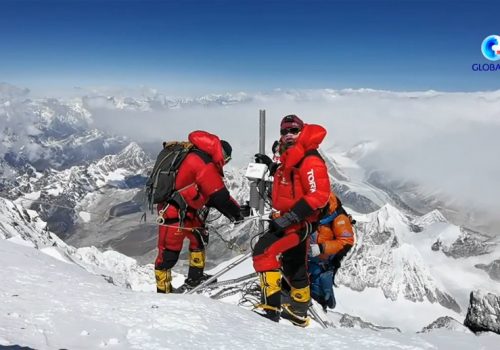 सगरमाथाको शिखरमा चीनद्वारा स्वचालित मौसम निगरानी स्टेशन स्थापना !