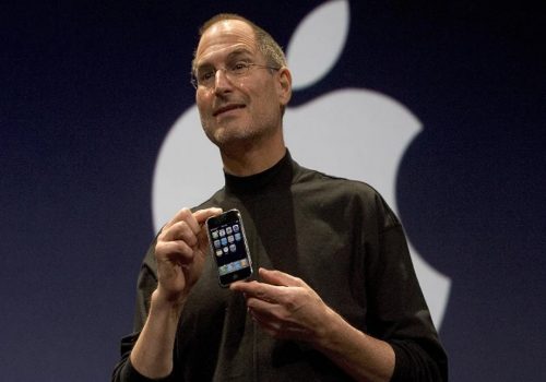 आईफोनमा सिम कार्ड ट्रे नहोस् भन्ने चाहन्थे स्टिभ जब्स, यस्तो छ कारण