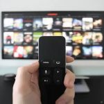 टिभीमा के हेर्ने भनेर निर्णय गर्नका लागि बेलायतीहरुले वर्षमा २८ घण्टा खेर फाल्ने गरेको रिपोर्ट