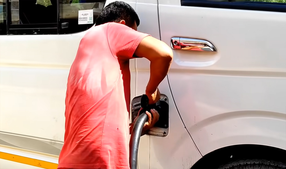 विद्युतीय सवारी साधनको परीक्षण ट्याक्सीको डाइनोमिटरबाट गरिँदै