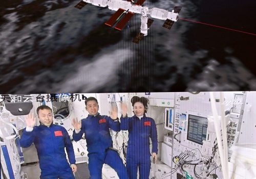 चिनियाँ अन्तरिक्ष यात्रीहरू तियानझौउ-४ कार्गो क्राफ्टमा प्रवेश गर्न सफल
