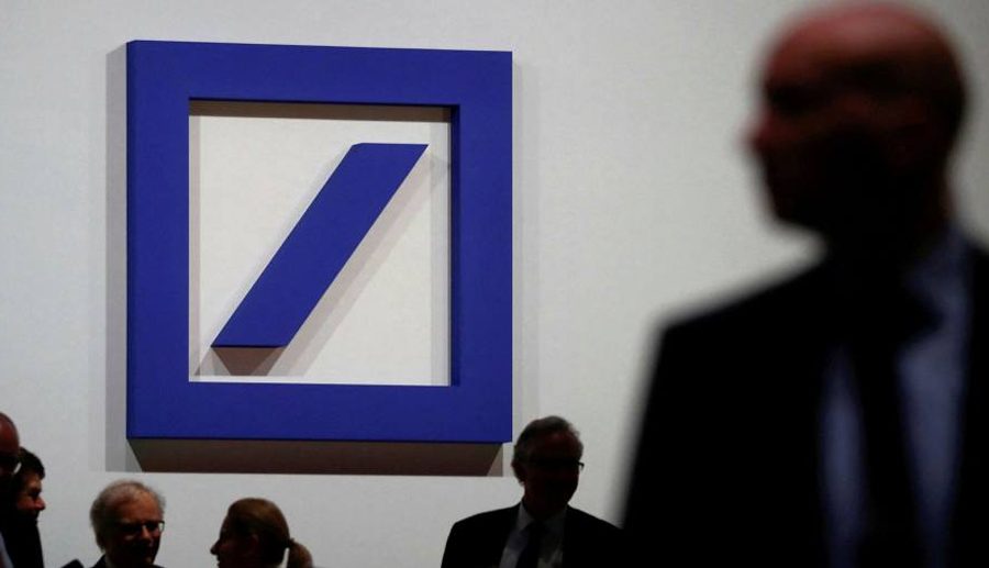 डयच बैंकले निजी म्यासेज ट्र्याक गर्न बैंकरहरूको फोनमा एप इन्स्टल गर्दै