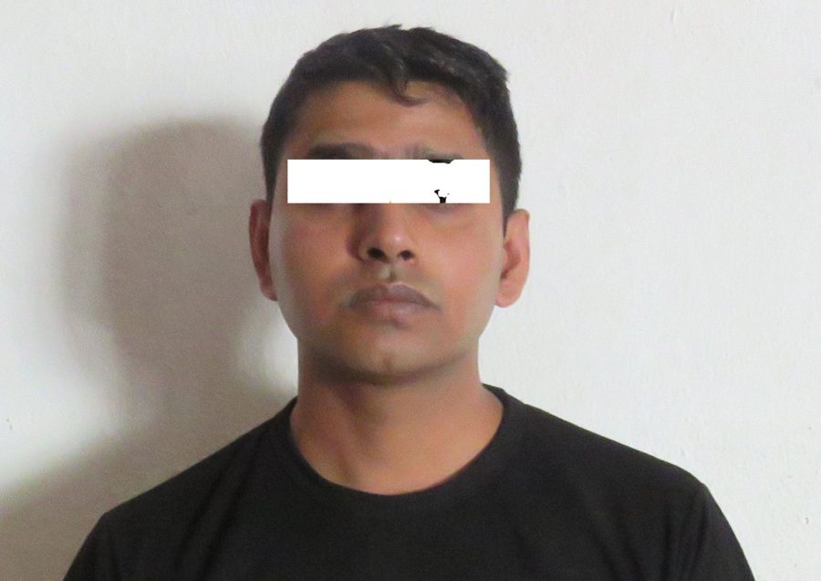 अबैधरुपमा भन्सार छलि ल्याईएका मोबाईलसहित ताम्राकार कम्प्लेक्सका एक पसले पक्राउ