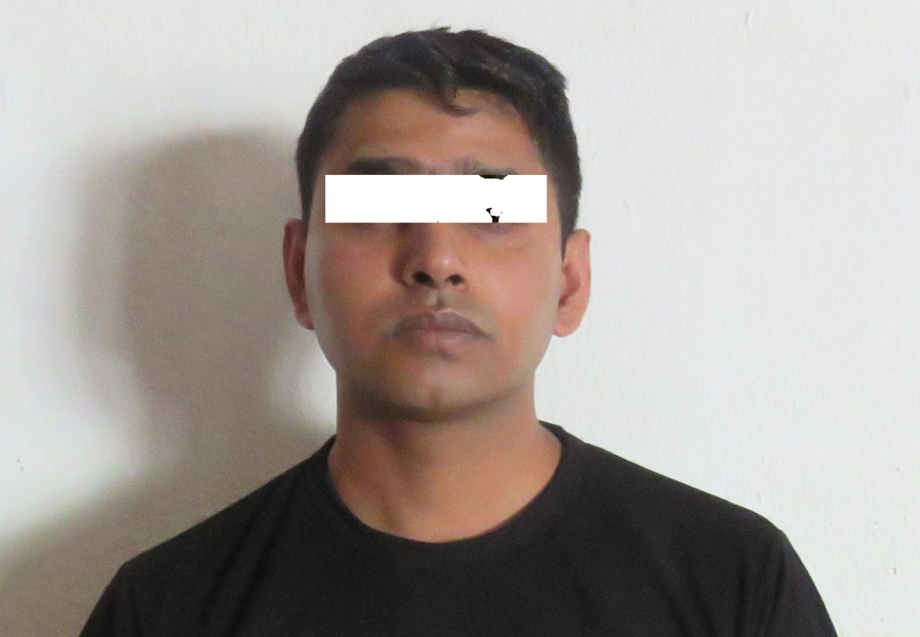 अबैधरुपमा भन्सार छलि ल्याईएका मोबाईलसहित ताम्राकार कम्प्लेक्सका एक पसले पक्राउ