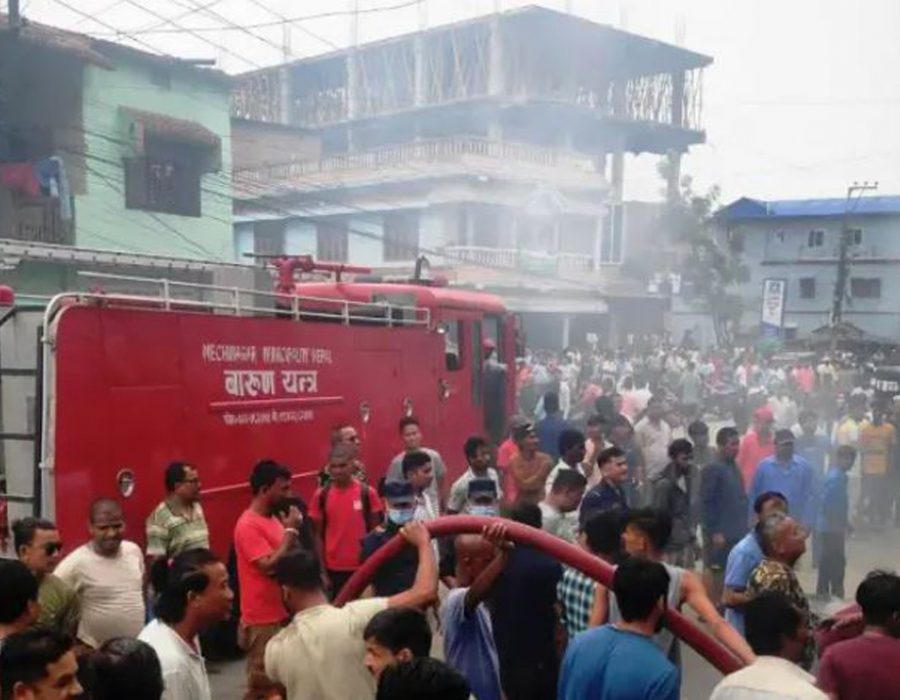 झापाको इलेक्ट्रोनिक्स पसलमा आगलागी