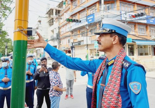 झम्सिखेलमा नयाँ जडान गरिएको ट्राफिक लाईट सञ्चालनमा