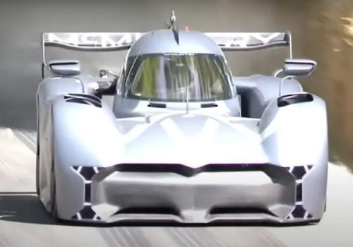 गुडवुड हिल क्लाइम्बमा सबै कारलाई हराएको इलेक्ट्रिक ‘फ्यान कार’ यस्तो छ