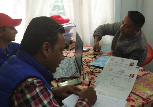 सल्लेरीमै बायोमेट्रिक कर दर्ता सेवा पाएपछि व्यवसायी हर्षित