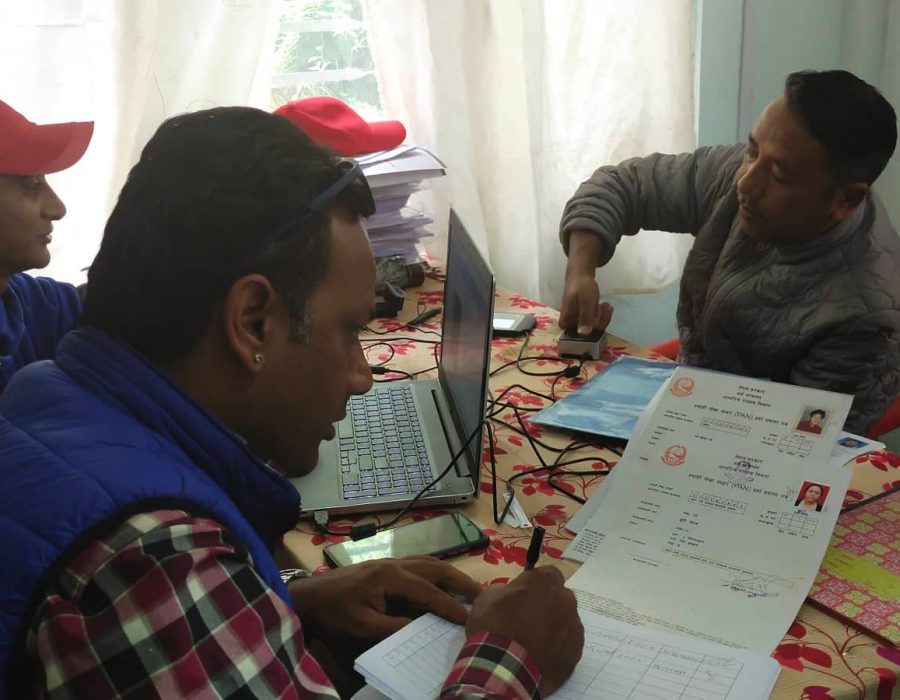 सल्लेरीमै बायोमेट्रिक कर दर्ता सेवा पाएपछि व्यवसायी हर्षित