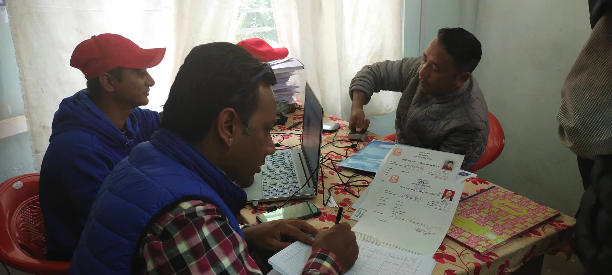 सल्लेरीमै बायोमेट्रिक कर दर्ता सेवा पाएपछि व्यवसायी हर्षित