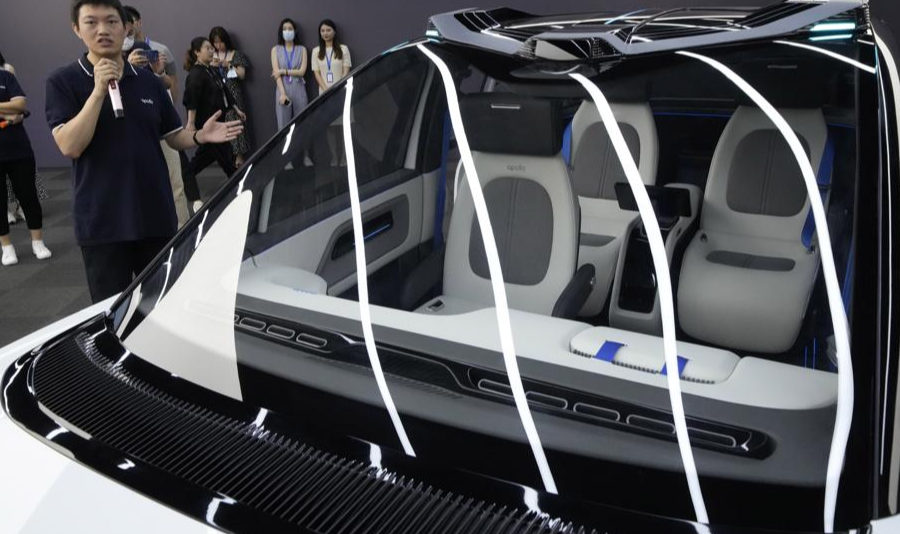 बैदुको इलेक्ट्रिक कार अपोलो आरटी६ सार्वजनिक