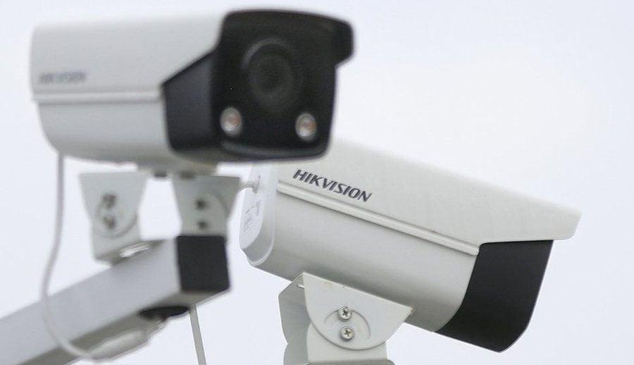 बेलायतले संवेदनशील सरकारी स्थलहरूबाट चीनमा निर्मित निगरानी उपकरण हटाउने