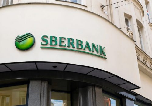 चिप अभावको कारण रुसी बैंकले कार्ड चिपहरू पुन: प्रयोग गर्दै