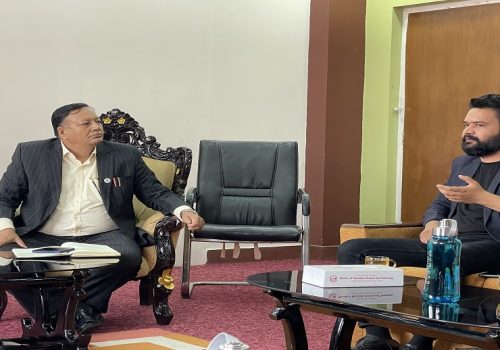 विद्यालयहरुमा स्मार्टबोर्ड राख्न महानगर प्रमुख बालेन्द्रले शिक्षा मन्त्रालयसँग मागे ५० करोड रुपैयाँ