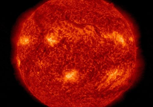 पृथ्वीसम्म आएको सौर्य आँधीका कारण विद्युत ग्रिडसहित स्याटेलाइट सञ्चालन प्रभावित