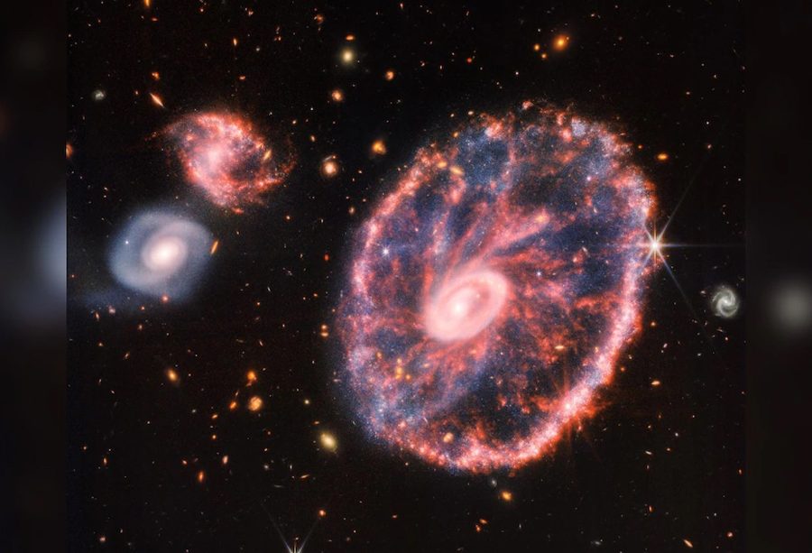 नासाको जेम्स वेब टेलिस्कोपले खिच्यो रंगीन ‘कार्टव्हील’ ग्यालेक्सीको तस्बिर