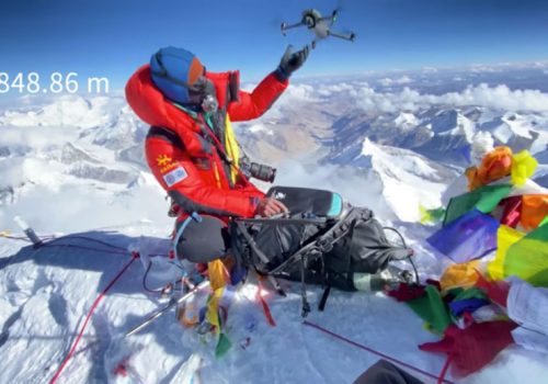 डिजेआई म्याभिक ३ ड्रोन विश्वकै सर्वोच्च शिखर सगरमाथाको चुचुरोबाट अनावरण!