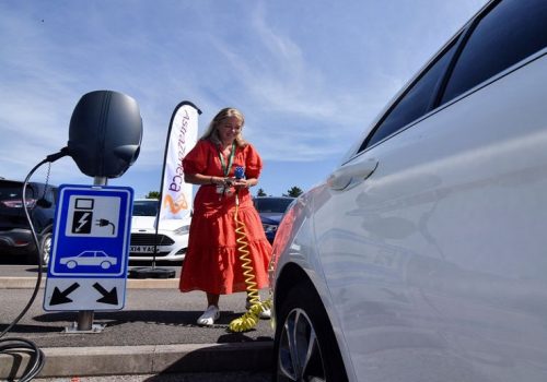 इलेक्ट्रिक सवारी बनाउन युरोपेली उद्योगीहरुलाई सुझाब