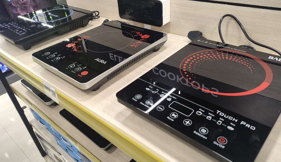 विद्युतीय चुलो बाँड्दै मङ्गलसेन