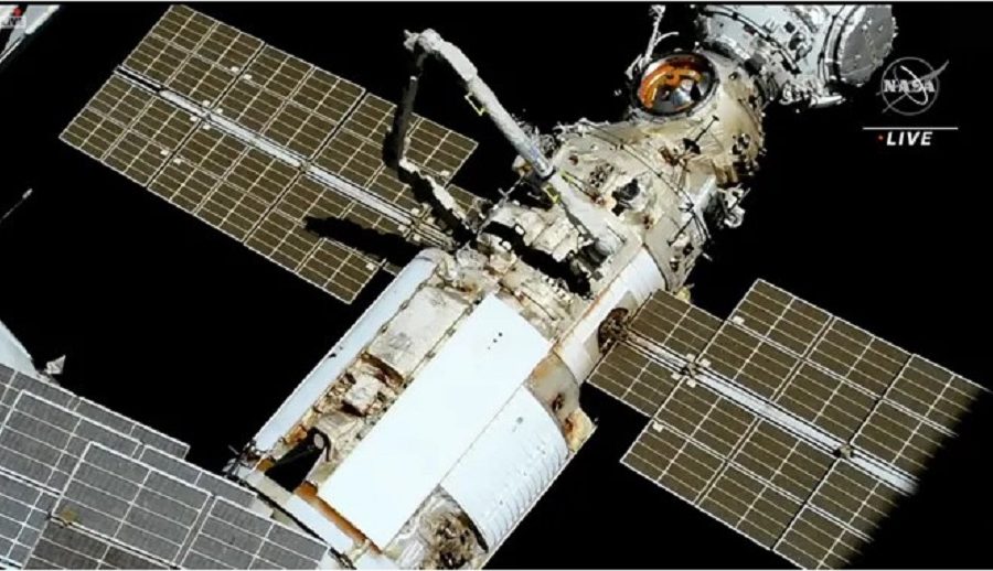 आईएसएसको ‘स्पेस वाक’ स्पेससूट भएको खराबीले अवरूद्व