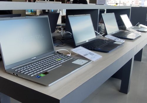 आठ सामुदायिक विद्यालयलाई ल्यापटप वितरण, प्रति ल्यापटपको मूल्य ९० हजार रुपैयाँ