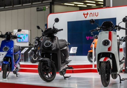 इलेक्ट्रिक स्कूटर निर्माता निउद्वारा अमेरिकामा एमक्यूआईजीटी इभो स्कूटर रिकल गर्दै