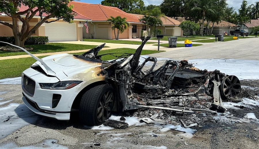 ज्यागुअर आई-पेस ईभी चार्जका क्रममा आगलागी