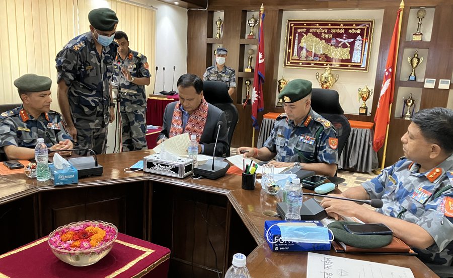 सशष्त्र प्रहरी र विद्युत प्राधिकरणबीच विद्युतीय चुलो प्रयोग गर्ने समझदारी पत्रमा हस्ताक्षर