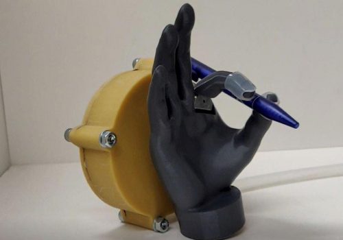 वैज्ञानिकहरूले बालबालिकाका लागि बनाए कृत्रिम हात, प्रयोगकर्ताको श्वासप्रश्वासद्वारा नियन्त्रण गर्न सकिने