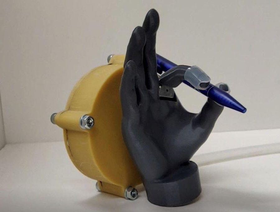 वैज्ञानिकहरूले बालबालिकाका लागि बनाए कृत्रिम हात, प्रयोगकर्ताको श्वासप्रश्वासद्वारा नियन्त्रण गर्न सकिने