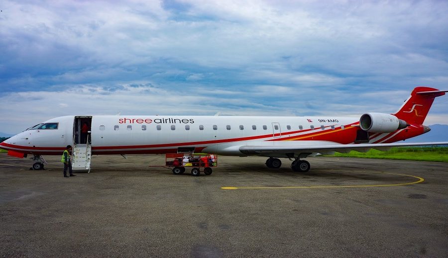 बायाँ इन्जिनमा धुवाँ देखिएपछि श्री एयरलाइन्सको विमान आकस्मिक अवतरण