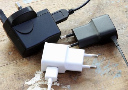 फोनको चार्जर किन्दा सेफ्टी फिचर र पावर रेटिङसहित यी ५ कुरामा ध्यान दिनुस्