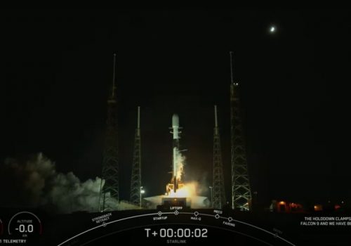 स्पेसएक्सद्वारा ५१ स्टारलिंक स्याटेलाइट र स्पेस टग कक्षमा प्रक्षेपण