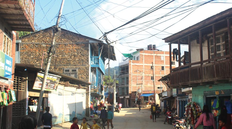 तारैतारले कुरूप बन्यो दिक्तेल सदरमुकाम