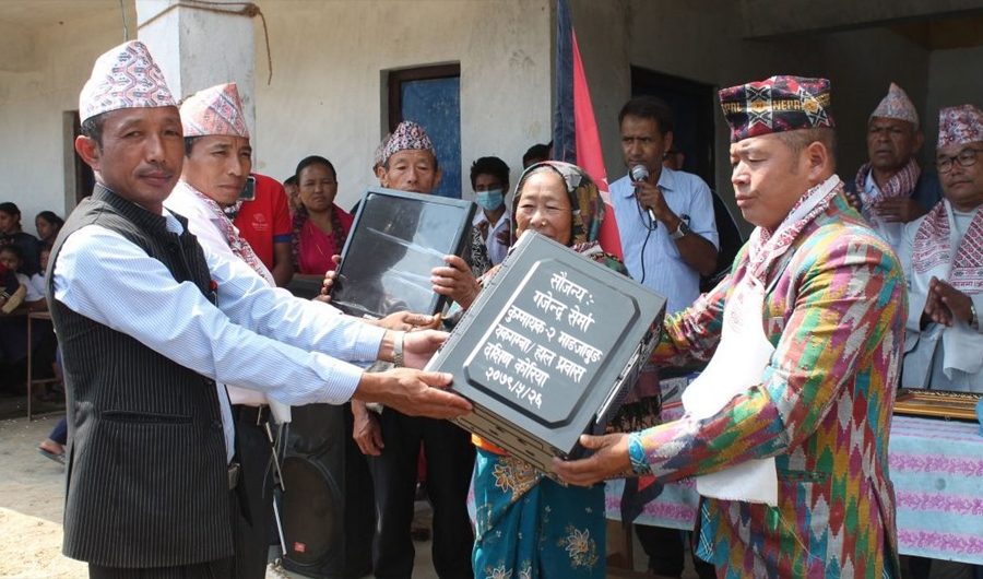 विद्यालयलाई १४ थान कम्प्युटर