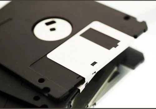 जापानमा डिजिटल रुपान्तरणको कदम चाल्दै ‘फ्लपी डिस्क’ विरुद्ध ‘युद्ध’ घोषणा