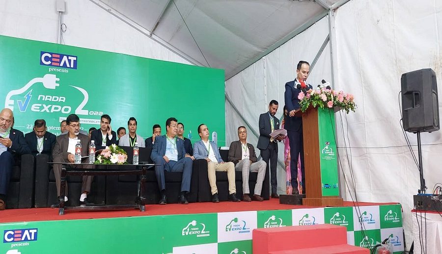 ईभी मात्रै हैन, हाइड्रोजनबाट चल्ने गाडी बारेमा सोच्नुपर्छः अर्थमन्त्री शर्मा