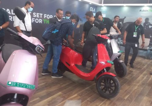 भारतमा पड्कने तथा आगलागी भइरहने इलेक्ट्रिक स्कुटर ओला नेपालमा