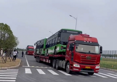 चीनको न्यान्जिङ कोदारी राजमार्ग हुँदै साझाका ३७ बिजुली बस काठमाडौं आउँदै