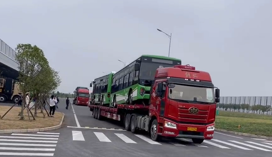 चीनको न्यान्जिङ कोदारी राजमार्ग हुँदै साझाका ३७ बिजुली बस काठमाडौं आउँदै