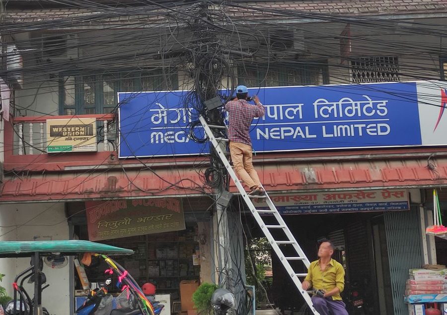 बजारका अस्तव्यस्त तार व्यवस्थापन गरिँदै