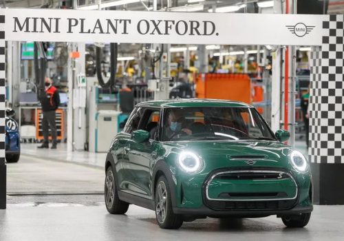 इलेक्ट्रिक मिनीको उत्पादन बेलायतको अक्सफोर्डबाट चीनमा सारिने