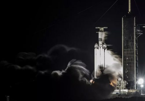 स्पेसएक्सद्वारा नोभेम्बर १ प्रक्षेपण अघि ठूलो रकेट फाल्कन हेभीको परीक्षण