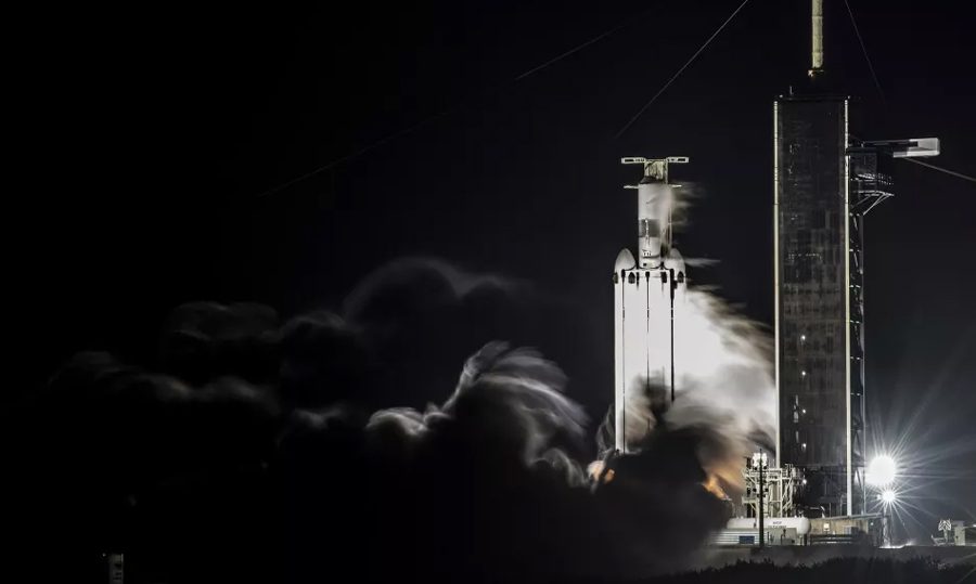 स्पेसएक्सद्वारा नोभेम्बर १ प्रक्षेपण अघि ठूलो रकेट फाल्कन हेभीको परीक्षण