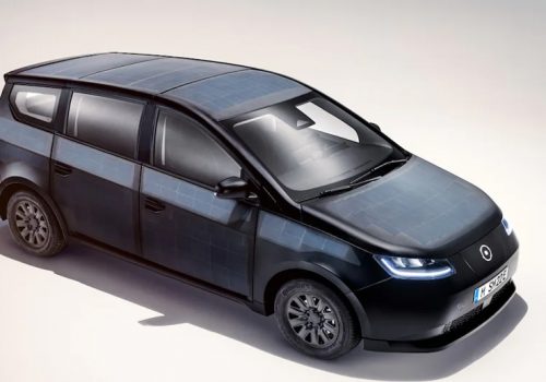 सोलार प्यानलयुक्त ३०५ किमी रेन्जको सोनो सायन ईभी, सूर्यको किरणबाट चार्ज र संचालन हुने